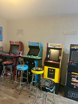 Arcade One up Machine Used w/ Matching stools Must See Make me a offer