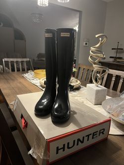 HUNTER Boots Glossy Black Size 7 BRAND NEW