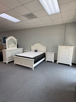 Queen bedroom set (FREE 24H DELIVERY AND SETUP)