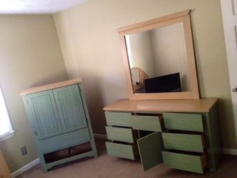 Dresser , Mirror & Armouire set free delivery 20 miles from decatur