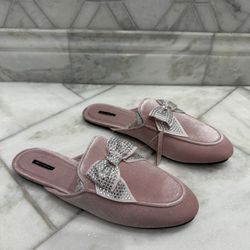 NWT Size 7 / 8 (Medium) Victoria’s Secret Pink Velvet with Rhinestone Bow Slide Slippers
