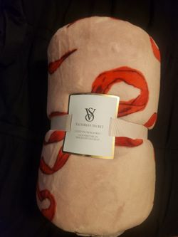 VICTORIA SECRET PLUSH BLANKET