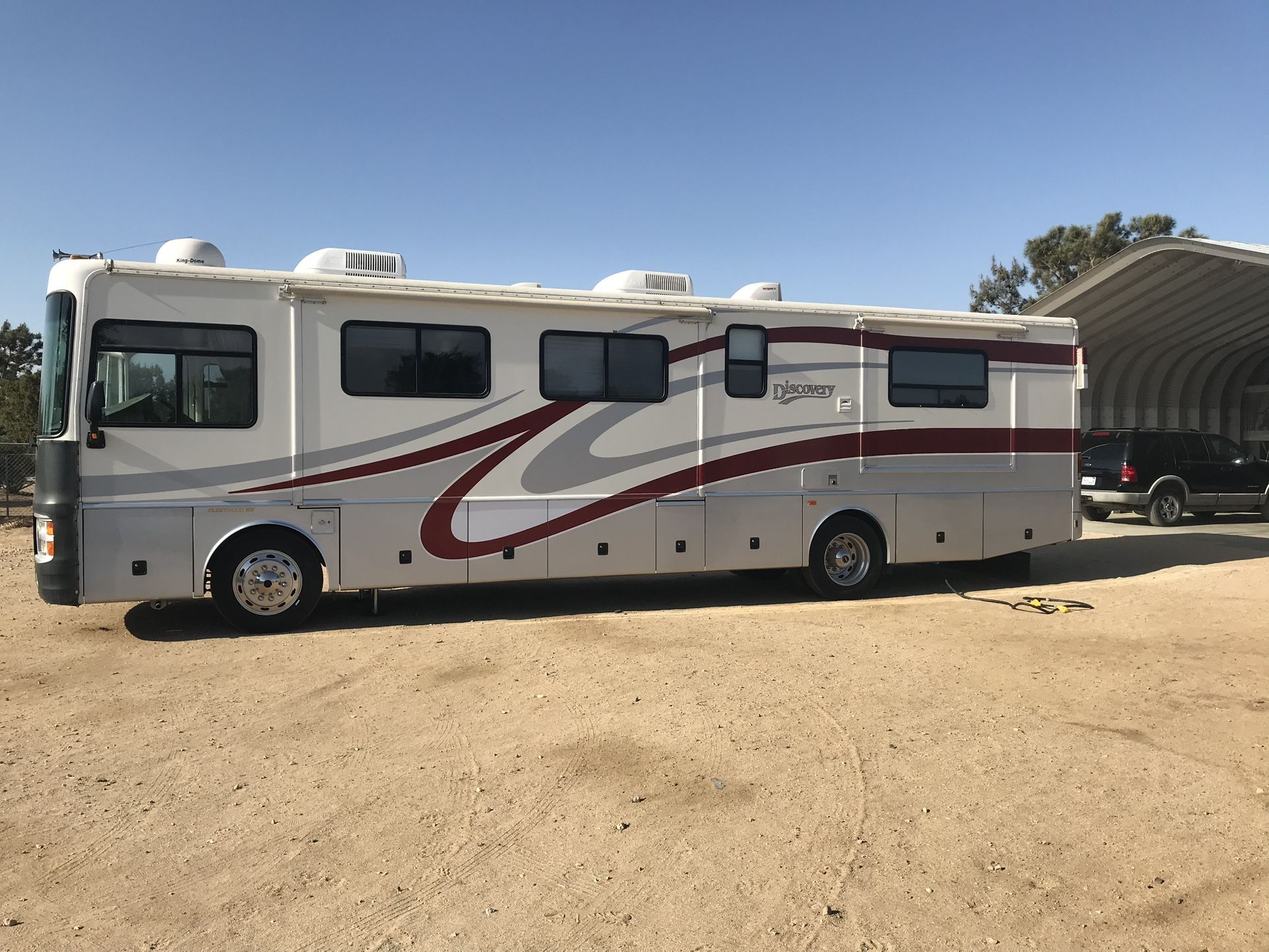 2002 Fleetwood Discovery 37U