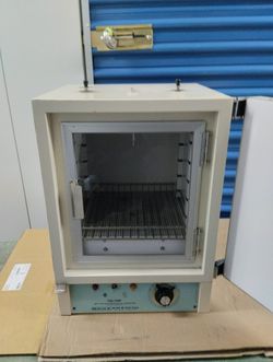 Incubator for chemical laboratories