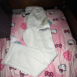 White oatmeal essentials pants size medium