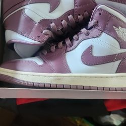 Air Jordan 1 Mid