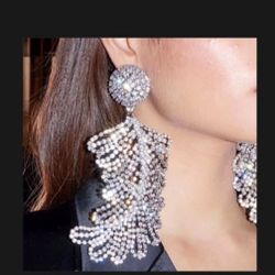Dangle Lite Weight Bling Earrings 