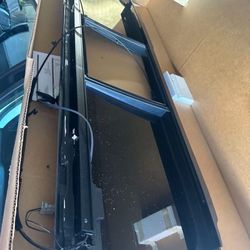 Nissan Titan 2016 To 2021 Back Glass 79700-EZ20D Glass-Back Window 2016-2021 Nissan Titan 79700EZ20D  It’s missing the center part