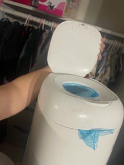 Diaper genie/trashcan