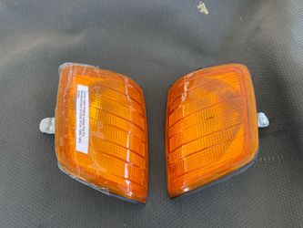 Mercedes W124 Front Turn Signal Corner Light Set