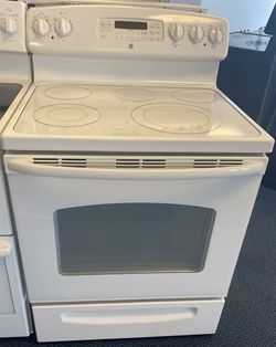 White GE Five Burner Glass Top Electric Stove (2-0174)