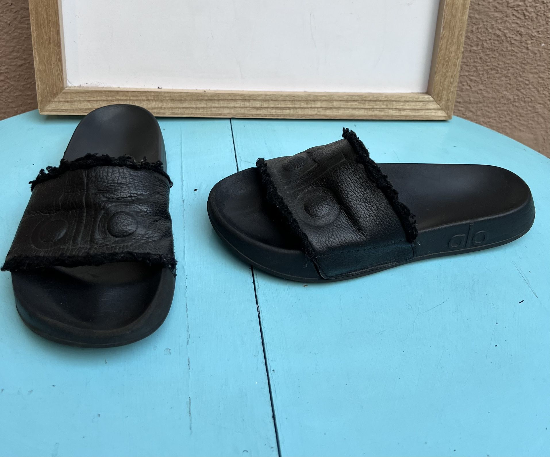 alo Women’s It Slides Size 5