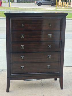 DRESSER