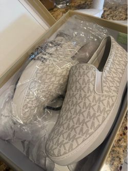 Michael Kors Women slip on shoe size 9