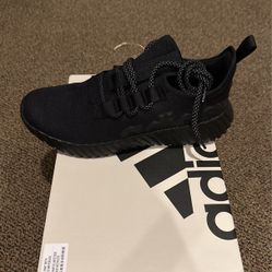 Brand New Size 10.5 Adidas Kaptir. 