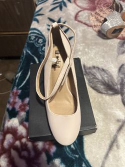 Size7 Woman’s SizeBeige Cute Shoes Only Wore Once
