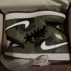 Air Jordan 1 mid Size: 7y