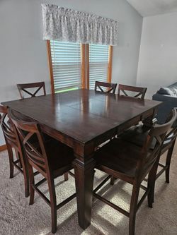 Dining Room Table with 7 chairs.