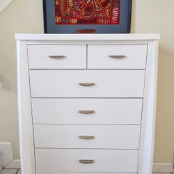 ASHLEY FURNITURE SOLID WOOD TALL DRESSER EXCELLENT CONDITION DELIVERY AVAILABLE