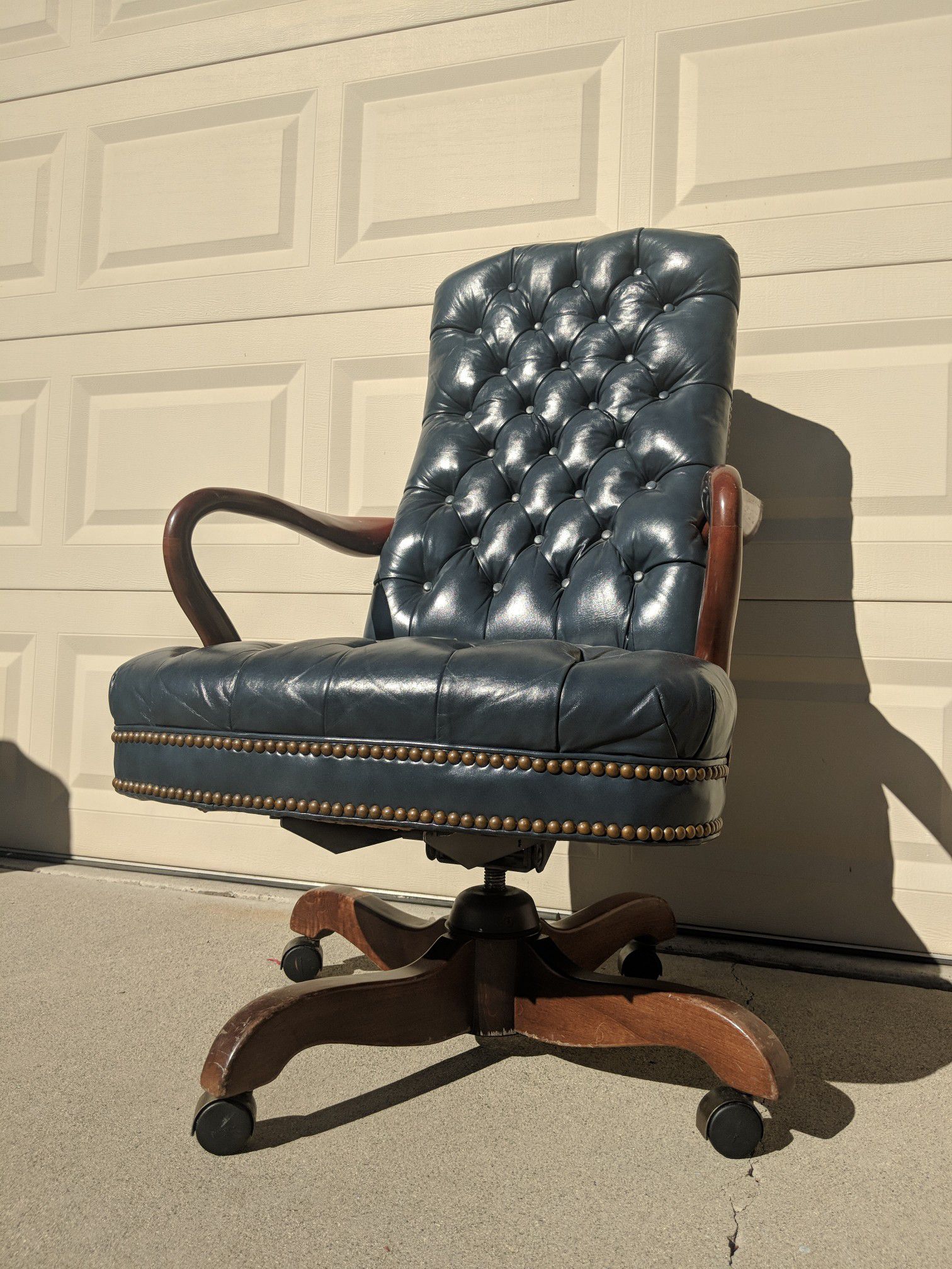Traditional tufted leather midcentury conference chairs