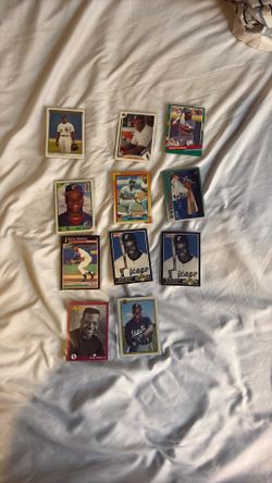 FRANK THOMAS LOT INCLUDING TOPPS ROOKIE CARD IN MINT