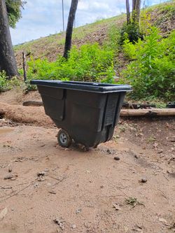 Rubbermaid utility cart