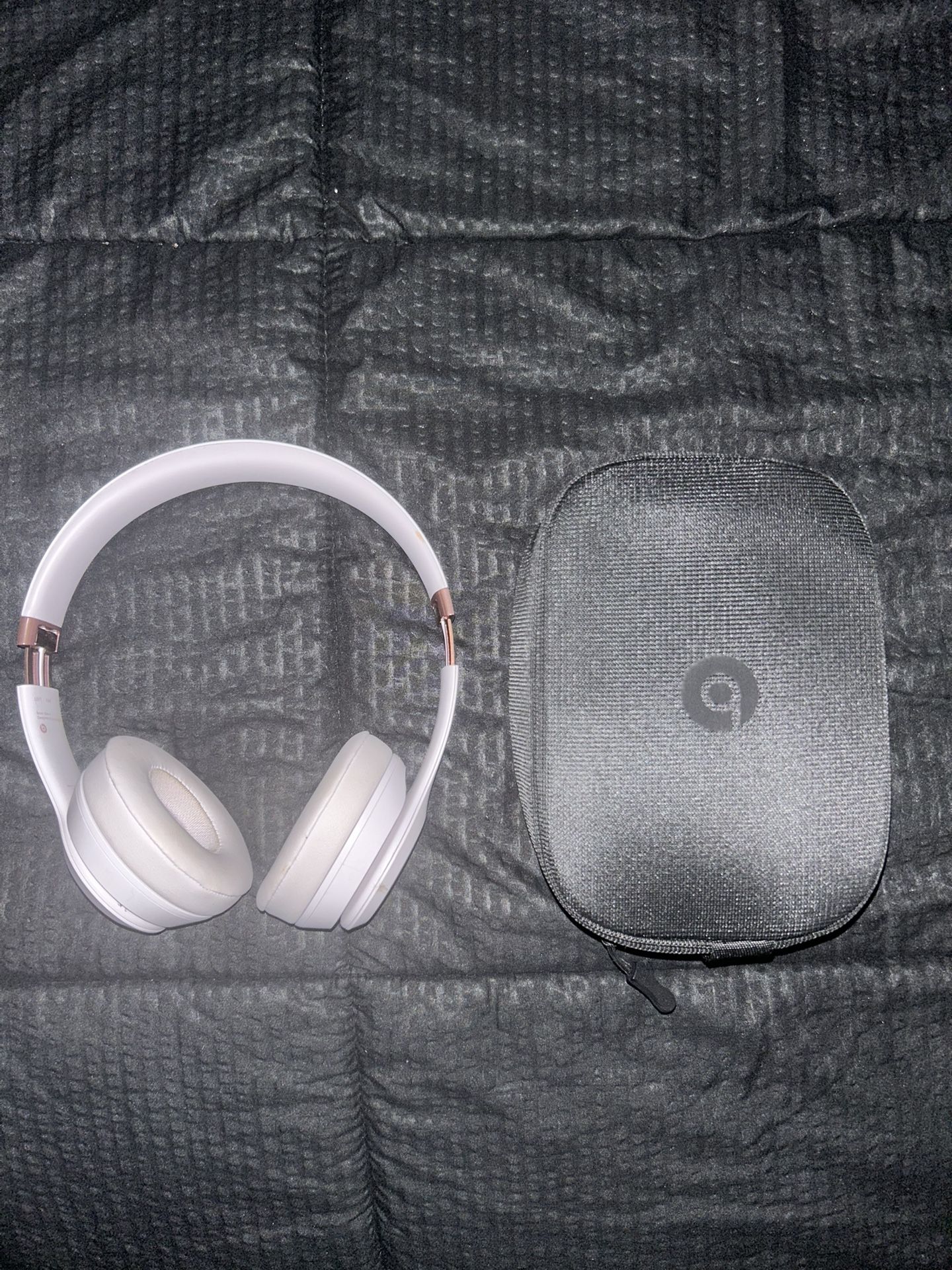 BEATS SOLO 4 HEADPHONES
