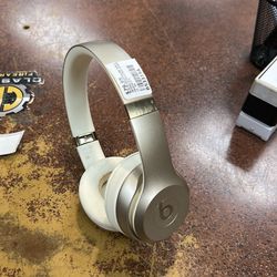 Beats Solo 4 / no Charger