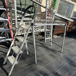 4ft Ladder With Dry Rack