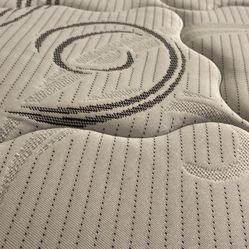 Full Matress Very Good Condition Comes With Cover 