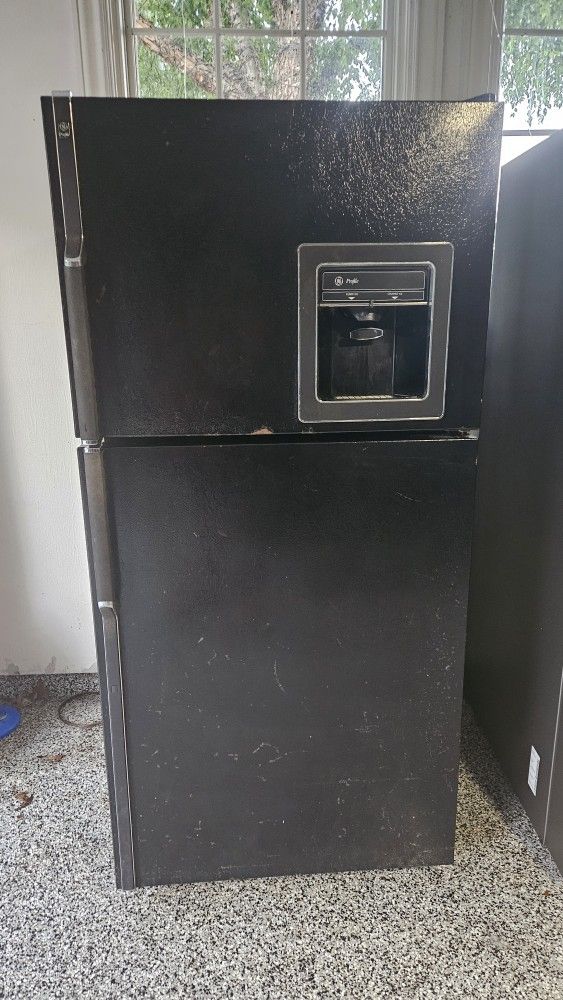 GE Refrigerator