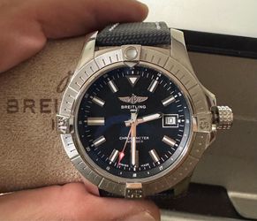 Breitling Avenger Automatic 43mm - Black Dial