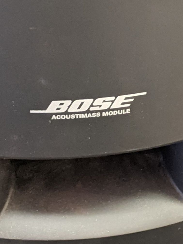 BOSE STEREO SYSTEM ALL CORDS SPEAKERS