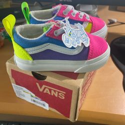 New Vans Toddler 4.0 laced shoes still in box