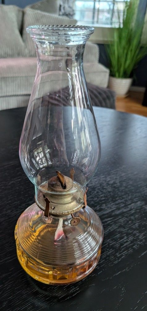 Hurricane Oil Lamp With Globe