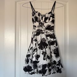 Black & Ivory Floral Padded Cocktail Dress with Bow Back – Formal Evening Fit & Flare