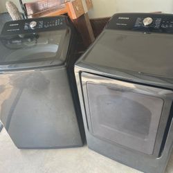 Slightly Used Samsung Smart Washer And Dryer