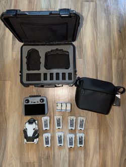 DJI Mini 4 Pro Fly More Bundle – 7 Batteries – DJI RC 2 – Very Good Condition  Price: $1,100  The drone is in very good condition and has been well ca