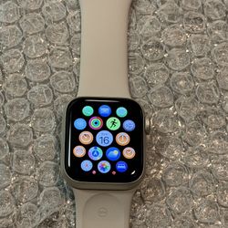 Apple Watch SE 40MM 2nd Generation 2025 Edition New 