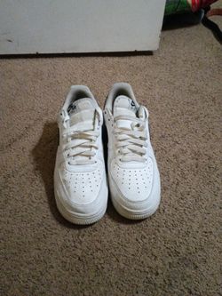 Size 7.5 shoe boys