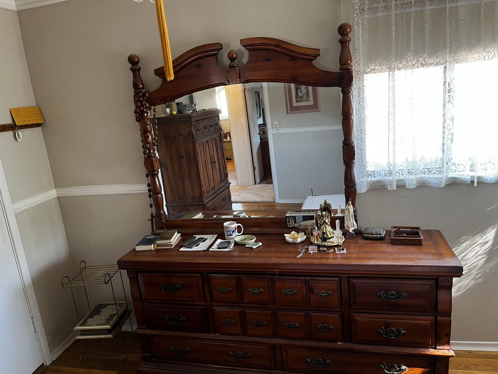 Dresser With Mirror 