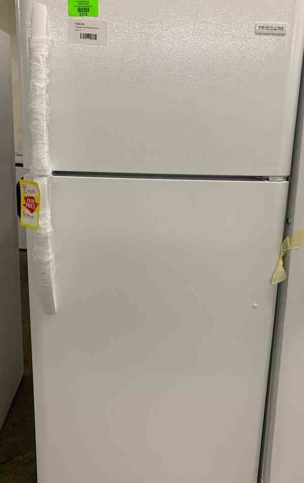 Frigidaire Fridge!! Refrigerator is brand new with warranty!! M3QD4