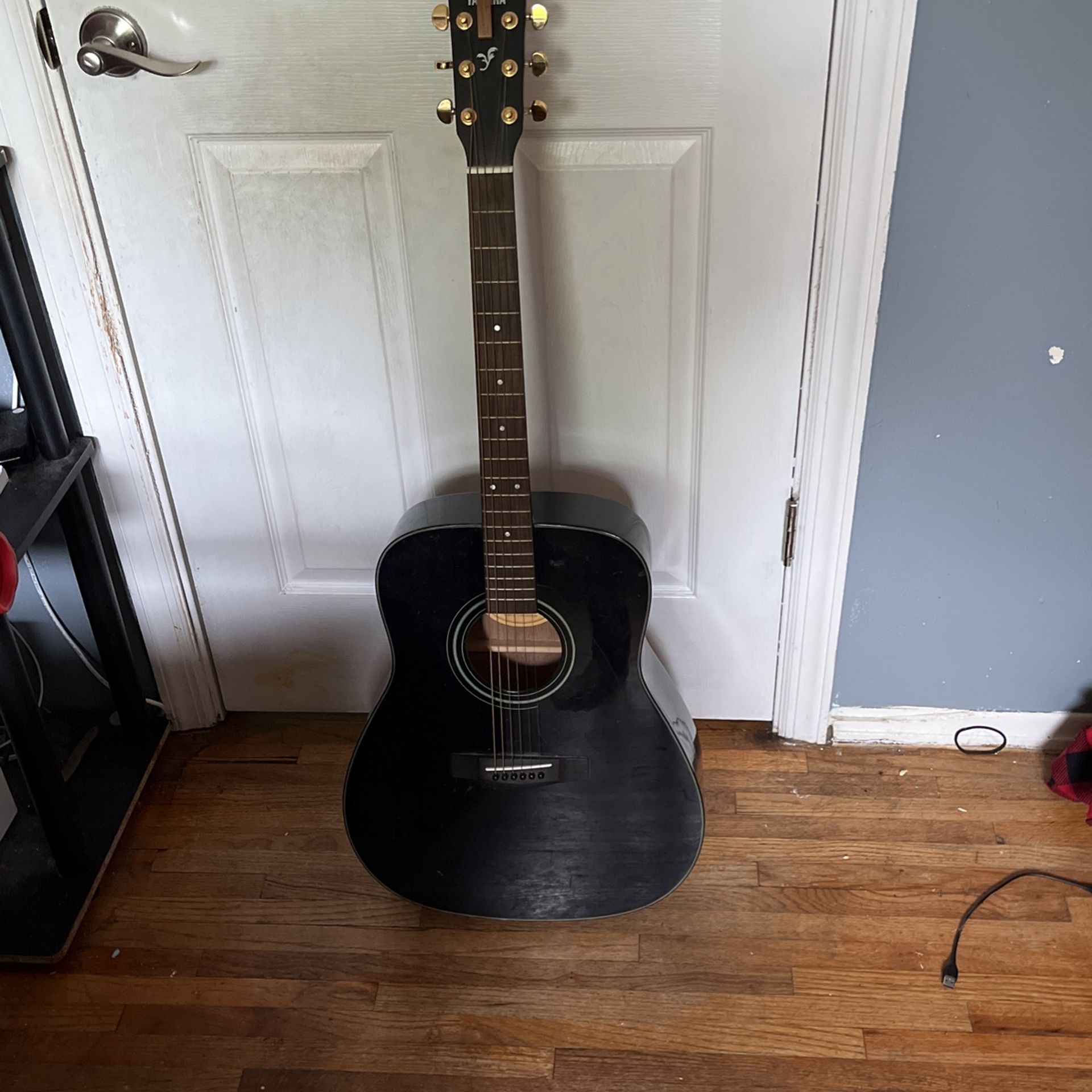 Yamaha F335 Acoustic guitar