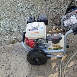 Simpson 3700 PSI Pressure Washer With Honda engine 