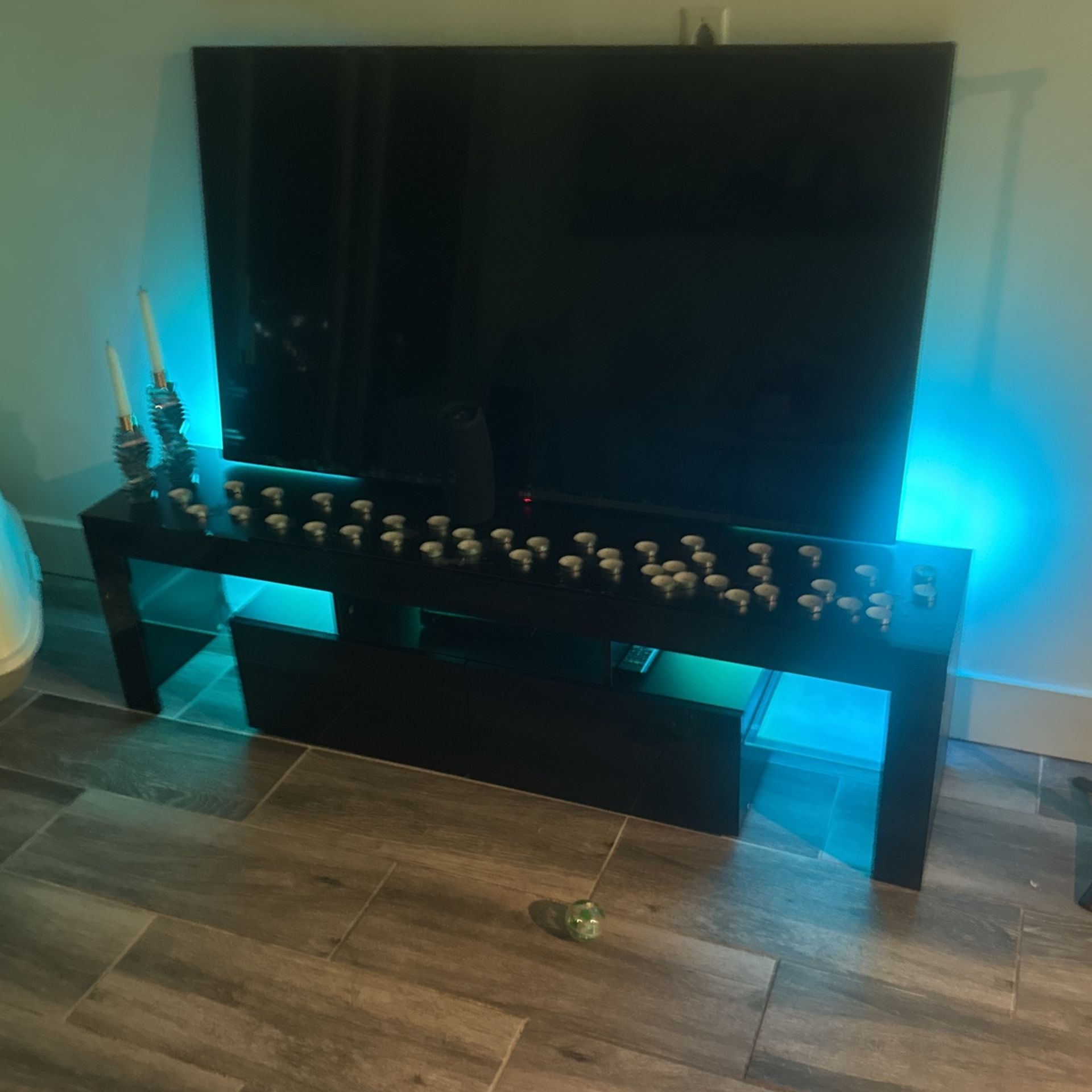 Big tv And Console For The TV Smart TV And Light Up Console