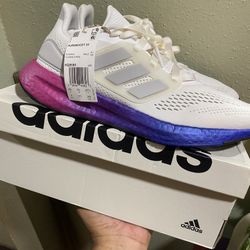 adidas PureBoost 22  Size 9 mans Brand New 
