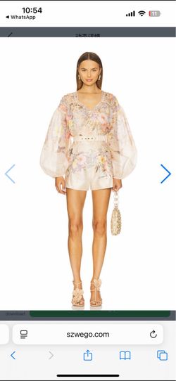 Super gorgeous floral blouse, and shorts set