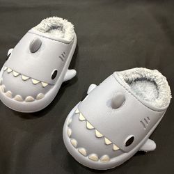Blue shark clog slippers faux fur lining kids size 10