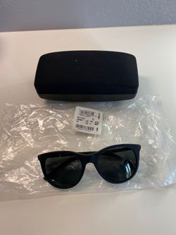 Brand new women DKNY suglasses