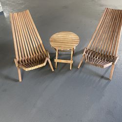 Folding Lounge Chairs & Table